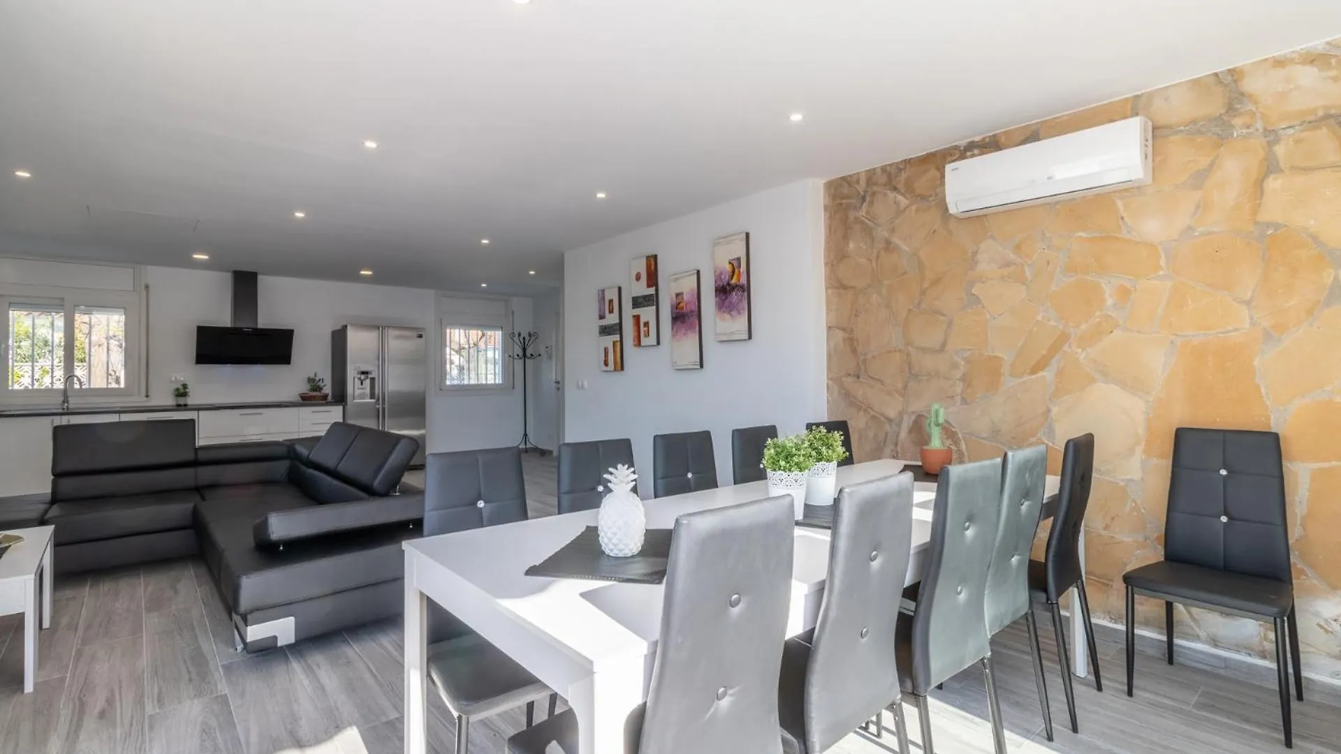 Goldhome - Montgri - Piscina Climatizada Empuriabrava Spain