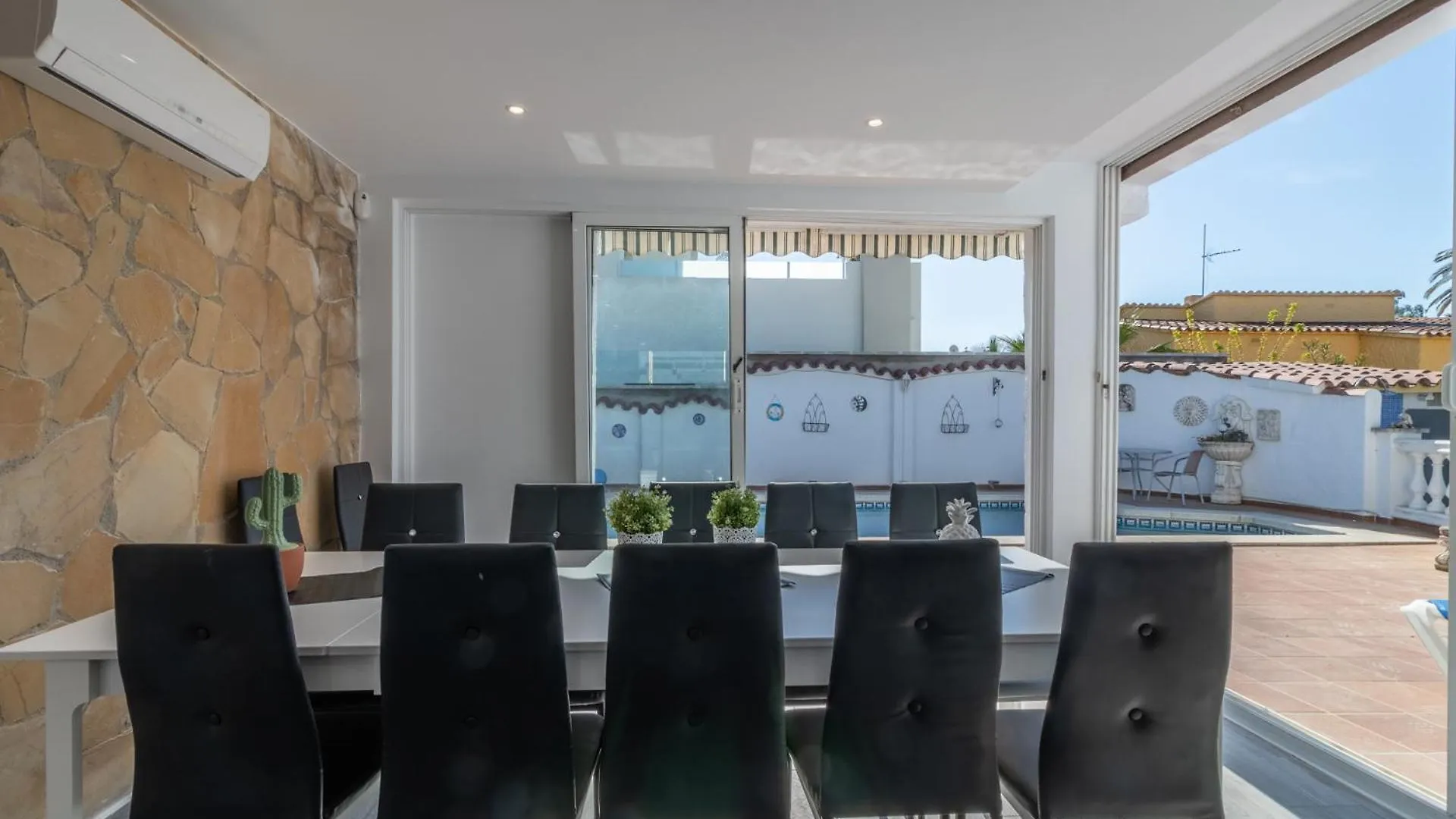 Goldhome - Montgri - Piscina Climatizada Empuriabrava 0*,